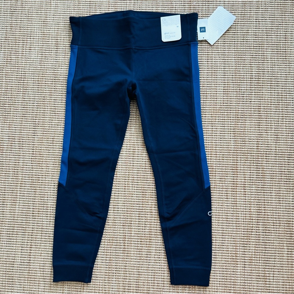 New Gap Fit Women’s Studio Crop Blue Leggings Sz M Moisture Wicking Stretch 23”